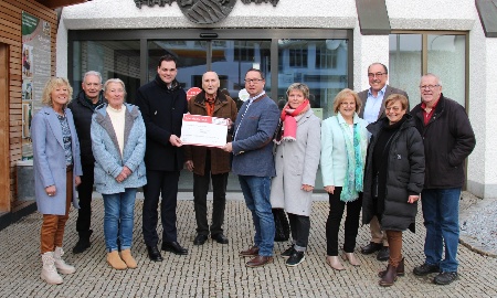 Landratsamt Freyung-Grafenau spendet 2000 Euro an die Tafeln im Landkreis