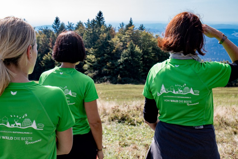 Die MitarbeiterInnen der Ferienregion Nationalpark Bayerischer Wald blicken gemeinsam zuversichtlich in die Zukunft. Foto: ©Daniel Eder Die MitarbeiterInnen der Ferienregion Nationalpark Bayerischer Wald blicken gemeinsam zuversichtlich in die Zukunft. Foto: ©Daniel Eder