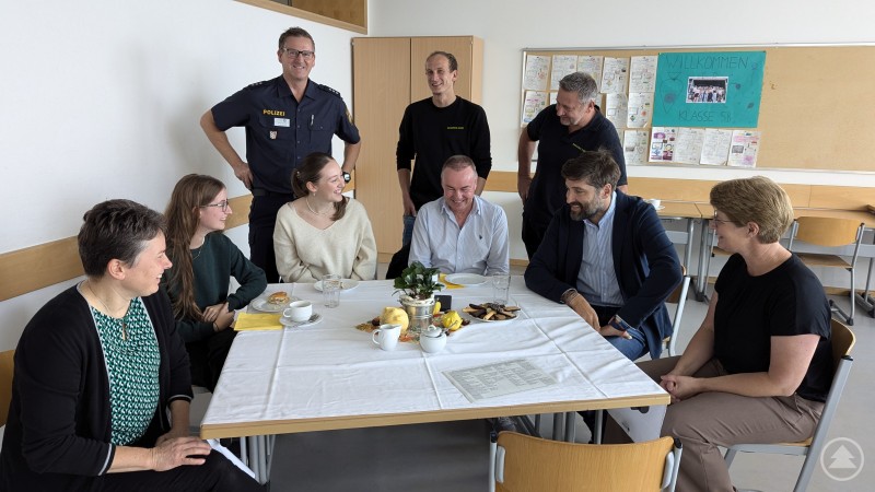 Am Tag der Berufe an der Realschule Grafenau hatten die Referenten der Unternehmen und Bildungseinrichtungen im „Café“ die Möglichkeit, sich untereinander auszutauschen.