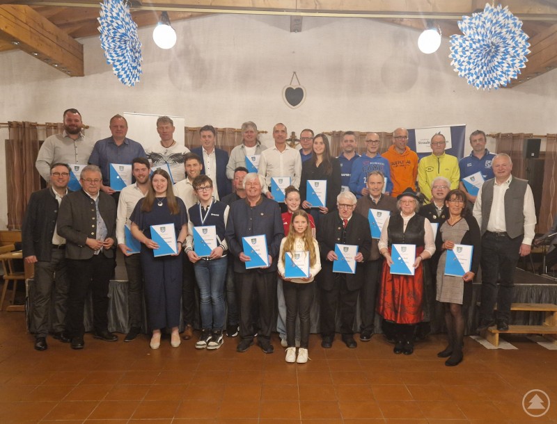 Die Geehrten für Bayerische Meisterschaften mit den Ehrengästen Die Geehrten für Bayerische Meisterschaften mit den Ehrengästen.jpg