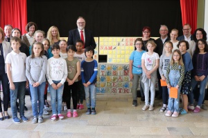 Partnerschulprojekt des Oberhausmuseums: Jahrgangsfresken in Hans-Carossa-Grundschule enthüllt
