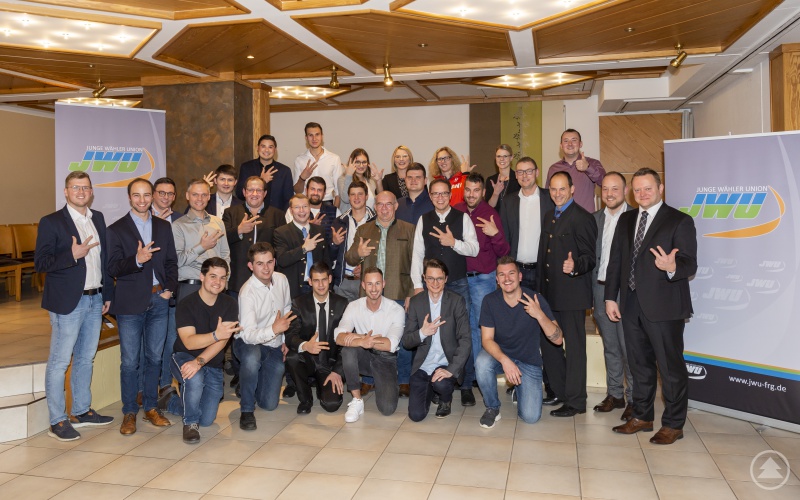 Die Kandidatinnen und Kandidaten der Jungen W&auml;hler Union Freyung-Grafenau werben um je 3 Stimmen bei der Kommunalwahl 2020.