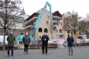 Seniorenheim der St. Johannis Spital Stiftung: Teilabriss an der Donaulände hat begonnen