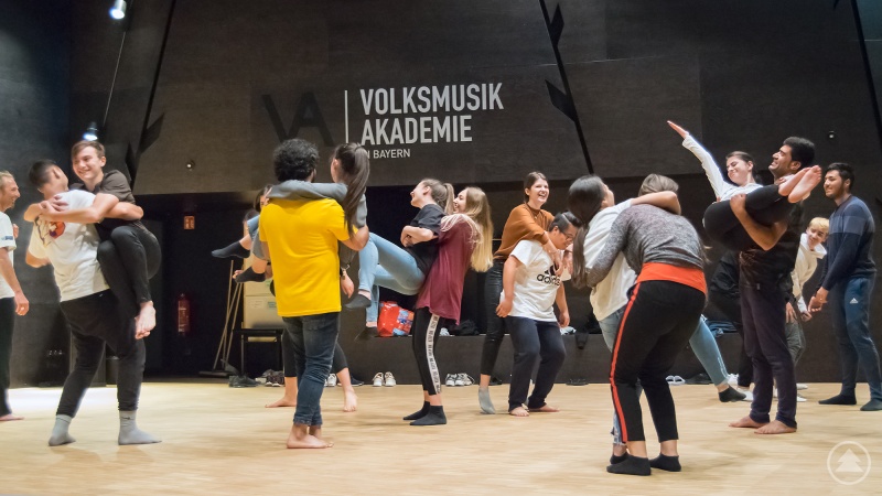 Bei der SommerAKTIVersität 2019 in der Volksmusikakademie in Freyung entwickelten die Jugendlichen eine Tanz-Performance.