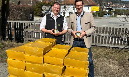Bienen im Fokus: MdL Dr. Stefan Ebner besucht Imkereibedarf Muhr