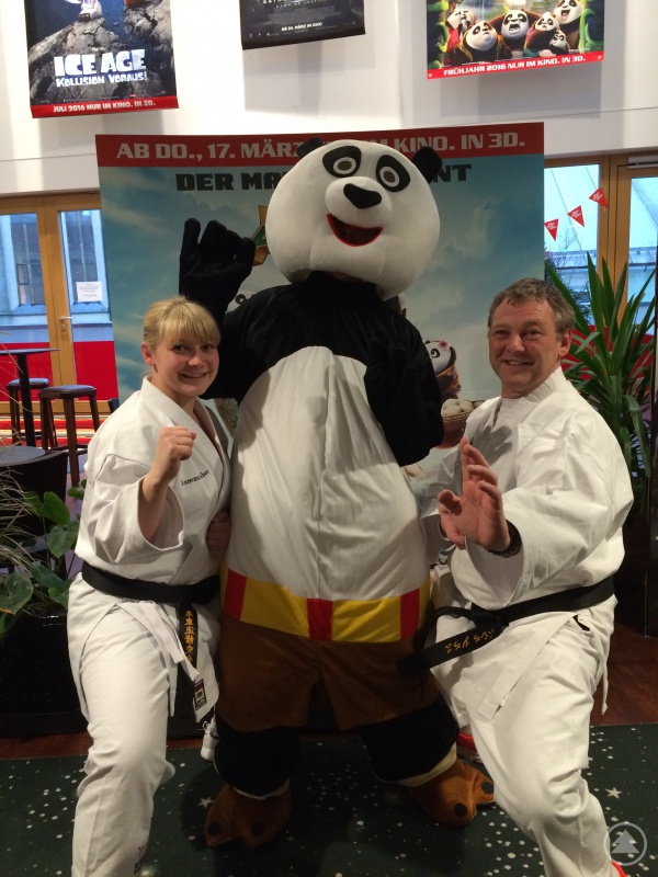 Kung Fu Panda Po mit den   		Karate-Lehrern Ramona Gruber und Paul Gruber