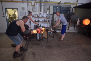 Zwischenwelten in heißem Glas