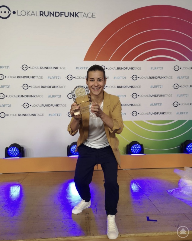 Die Journalistin Julia Reihofer erhielt für die Podcast-Serie "Wildnis schafft Wissen - Forschung im Nationalpark Bayerischer Wald" den bayerischen Radiopreis in der Kategorie "Moderation".