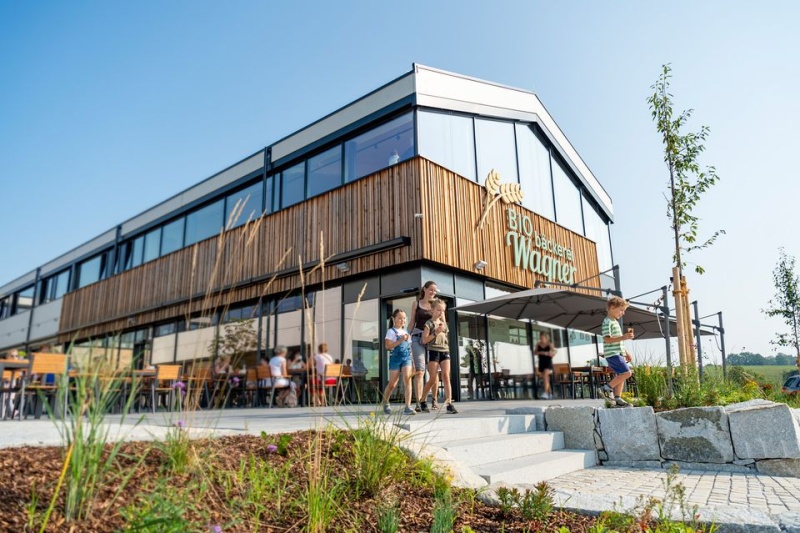 Flyer/Grafik zum Event: Innenhoffest der Biobäckerei Wagner am So., 21.07.2024 von 10:00 bis 19:00 Uhr