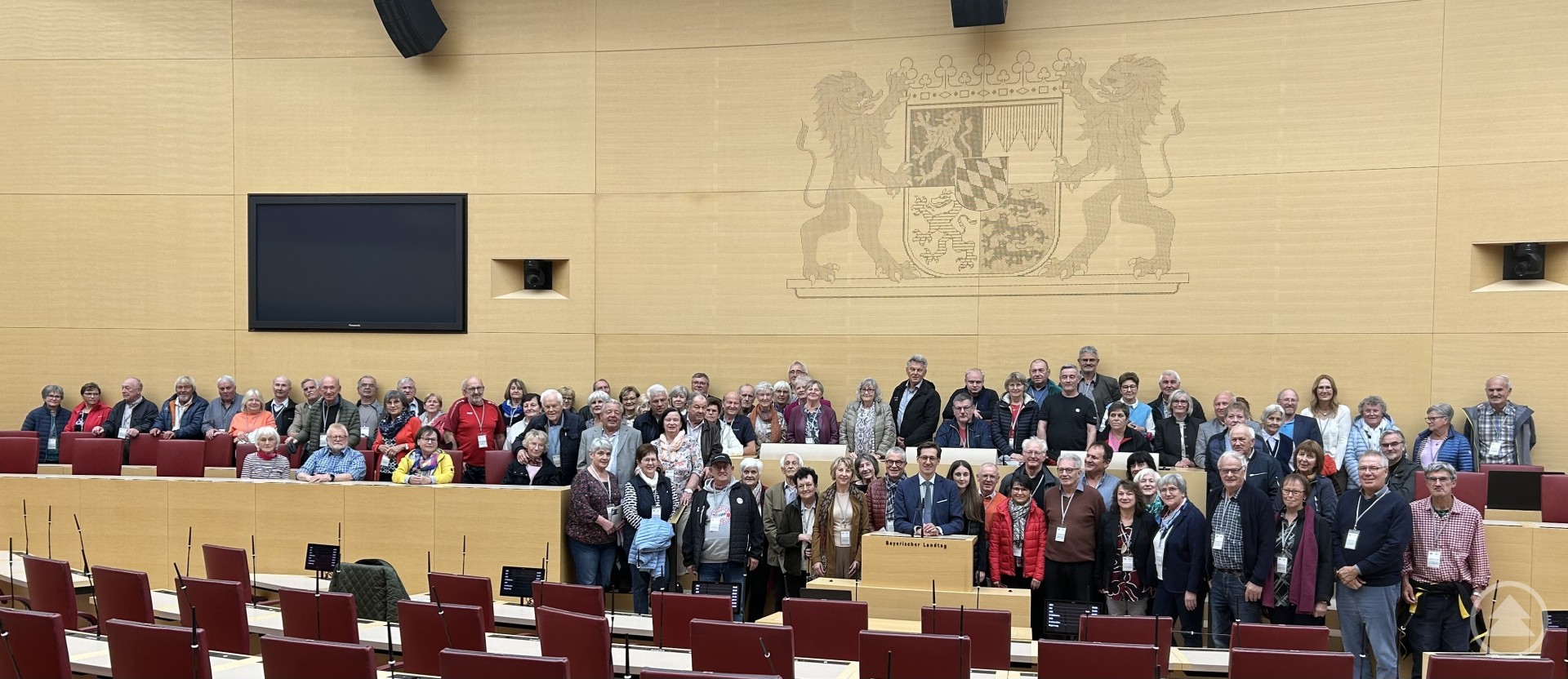 Rund 100 Besucher aus den Landkreisen Freyung-Grafenau und Regen waren zu Gast im Maximilianeum: Im Plenarsaal des Bayerischen Landtags diskutierte MdL Dr. Stefan Ebner mit den Teilnehmern.