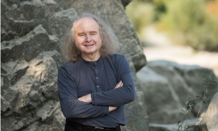 Lyrischer Abend im Schloss Wolfstein: Friedrich Hirschl liest aus „Ein Rest von Blau“