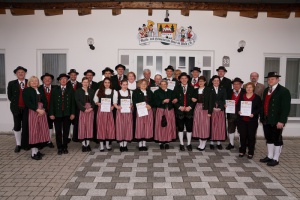 Musik- u. Heimatverein Haus i. Wald mit bewährter Vorstandschaft aber neuer Fahnenmutter