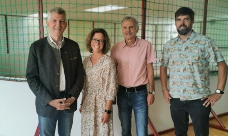 Sport verbindet die gesamte Schulfamilie - MdL Waschler besucht Sportmittelschule Hauzenberg - letzter Arbeitstag von Schulleiter Johann Simmerl