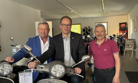 Angesagte Flitzer und schwere Traktoren