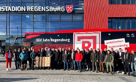 Wirtschaftsfaktor Fußball: Unternehmer aus FRG und DEG informieren sich über Jahn Regensburg