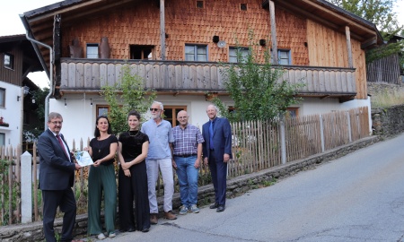 Vor dem Verfall gerettet.  ALE Niederbayern zeichnet besonders gelungene Sanierungen  von drei denkmalgeschützten Gebäuden in Kollnburg aus