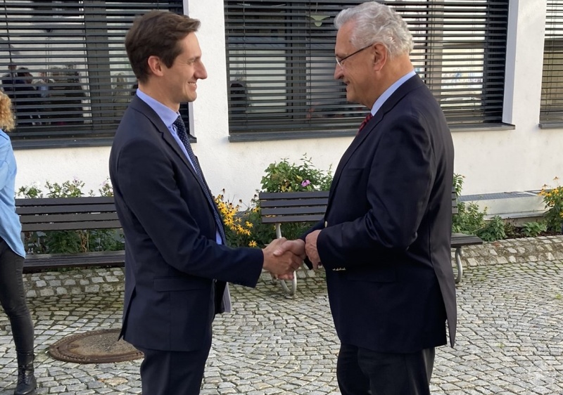 Wichtige Unterstützung: Innenminister Joachim Herrmann beim Vor-Ort-Termin in Zwiesel am 13. Oktober 2023 auf Einladung von MdL Dr. Stefan Ebner.