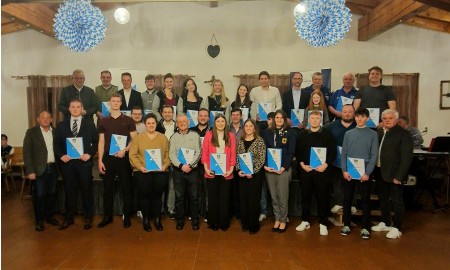 Auch Welt- und Europameister kommen aus dem Landkreis –  Alljährliche Sportlerehrung des Landkreises Straubing-Bogen