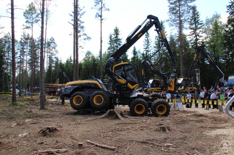 Spektakuläre Forstmaschinen im realen Einsatz sind auf der Messe zu sehen.
