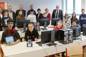 Digitalisierung an Schulen: SFZ freut sich über neue Ausstattung