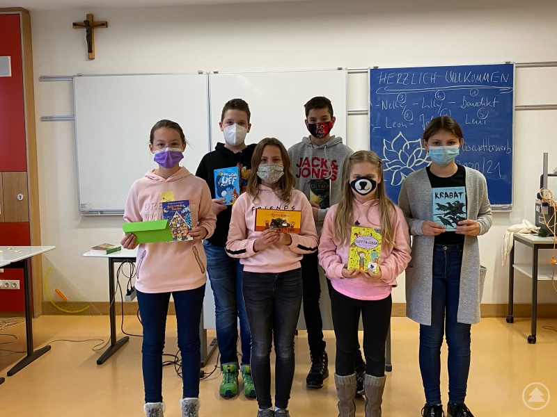 Unsere begeisterten (Vor)leser (von links nach rechts): Leni Stockinger, Lilly Lallinger, Johanna Seidl, Nelly Eiler, Benedikt Maier  und Leon Pröbstl