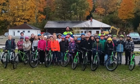 Sicher unterwegs auf zwei Rädern & Faschingsbeginn mit Krapfen an der Grundschule Spiegelau