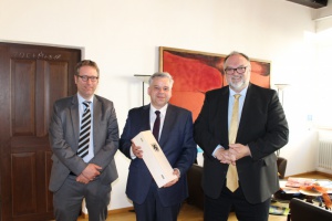 Oberbürgermeister Jürgen Dupper begrüßt Universitätskanzler Dr. Achim Dilling