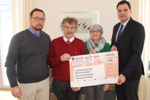 Mitarbeiter des Landratsamts spenden 1650 Euro
