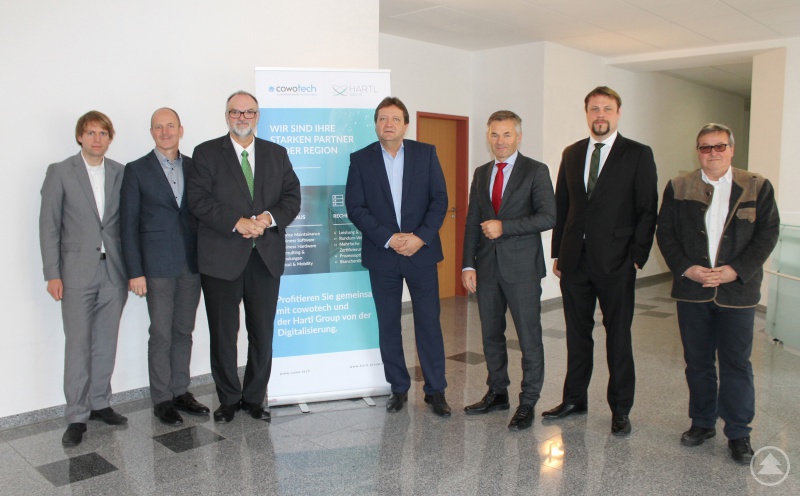 v.l.: Ulrich Donaubauer (bsw & partner), Peter Hartl (Hartl Group), Oberbürgermeister Jürgen Dupper, Werner Kopczynski (Geschäftsführer cowotech), Wirtschaftsreferent Werner Lang, Florian Stark (bsw & partner), Georg Draxinger (cowotech)