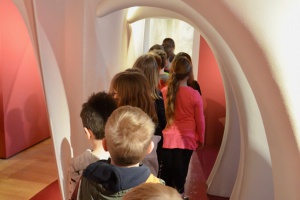 Montessori Grundschule aus Kreuzberg zur Exkursion im Schloss Wolfstein