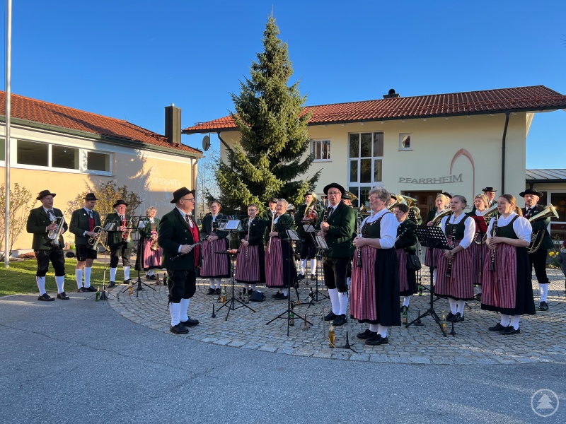 Die Hofmarkkapelle mit ihrem langjährigen Dirigenten Franz Behringer.