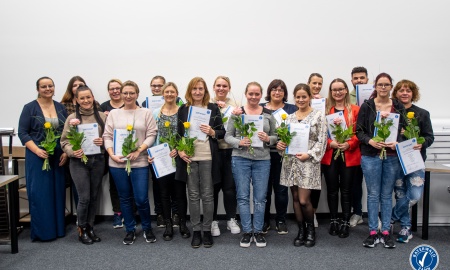 Mitarbeiter*innen der Bayerwaldzahn bestehen Prophylaxe-Grundkurs