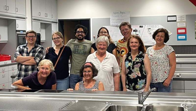 Die Teilnehmenden des Internationalen Kochabends konnten beim gemeinsamen Kochen und Kosten der kongolesischen Gerichte viel über die Gesellschaft und Kultur des afrikanischen Landes lernen.