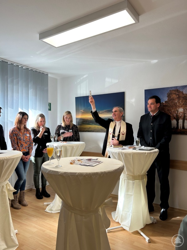 Weihung durch Pfarrer König