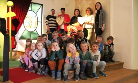 Gemeinsames Projekt gekrönt mit Wappenübergabe