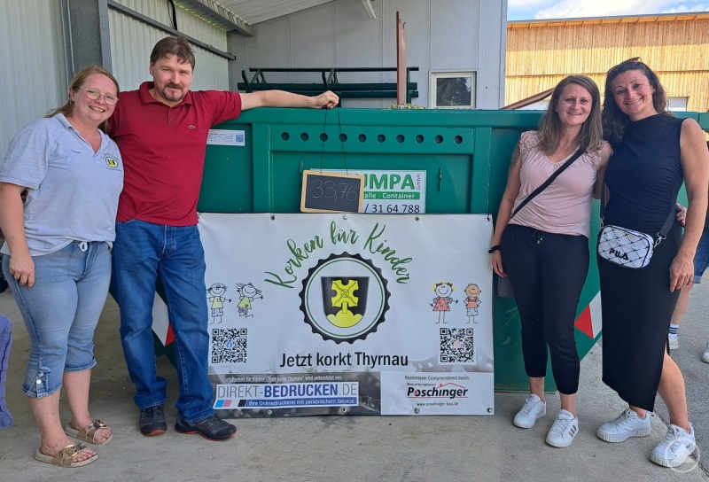 v.l. Ramona Riedl von Korken für Kinder, Herbert Zillner, Pauli Andrea und Lang Silvia vom Seniorenheim St. Josef.