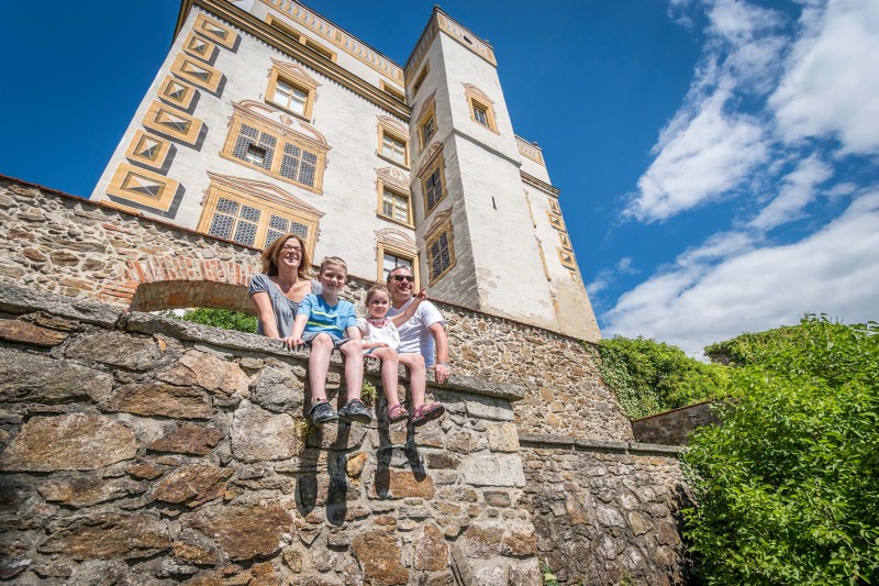 Flyer/Grafik zum Event: Sommerferienprogramm auf der Veste Oberhaus 2025 am Do., 14.08.2025 - Do., 11.09.2025