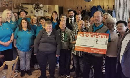 Waldlerst&uuml;berl Stammtisch spendet f&uuml;r den guten Zweck