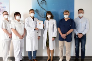 Hohe Versorgungsqualität bestätigt: Bezirksklinikum Mainkofen als Zentrum für Multiple Sklerose erfolgreich rezertifiziert