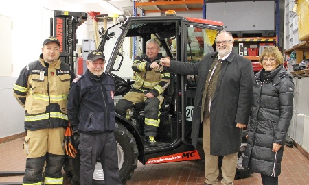 Neuer Gabelstapler für Halser Feuerwehr