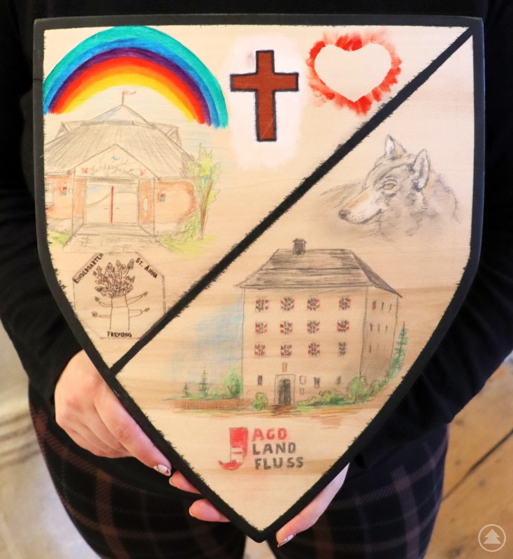 Im Rahmen der Kooperation entstand das Wappen, das die Verbundenheit zwischen dem Museum und dem Kindergarten symbolisiert.