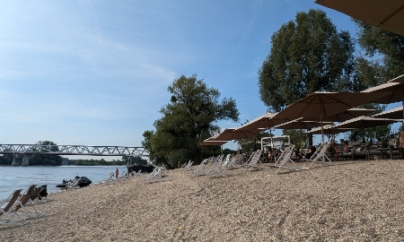 Entspannung pur an der Donau: Wo karibisches Flair auf niederbayerische Lebenslust trifft
