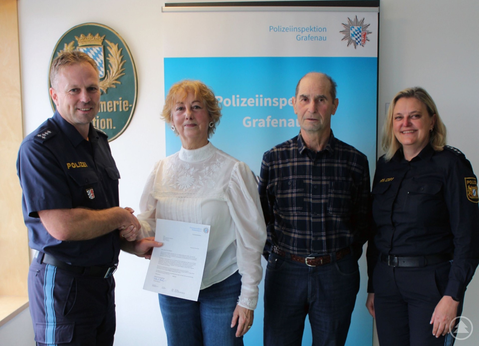 v.l.: EPHK Thomas Kern, Ehepaar Paula und Rudolf Sieghart, PHKin Michaela Meisetschläger