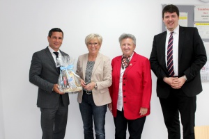 Landrätin begrüßt den neuen Agenturgeschäftsführer