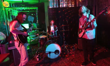 Gekonnt gerockt in der ehemaligen Bäckerei: Kudos to Kosmos & Lambda live im Café Holler Deggendorf