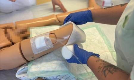 Pflegeschüler der Kliniken Am Goldenen Steig im „Room of Horrors“