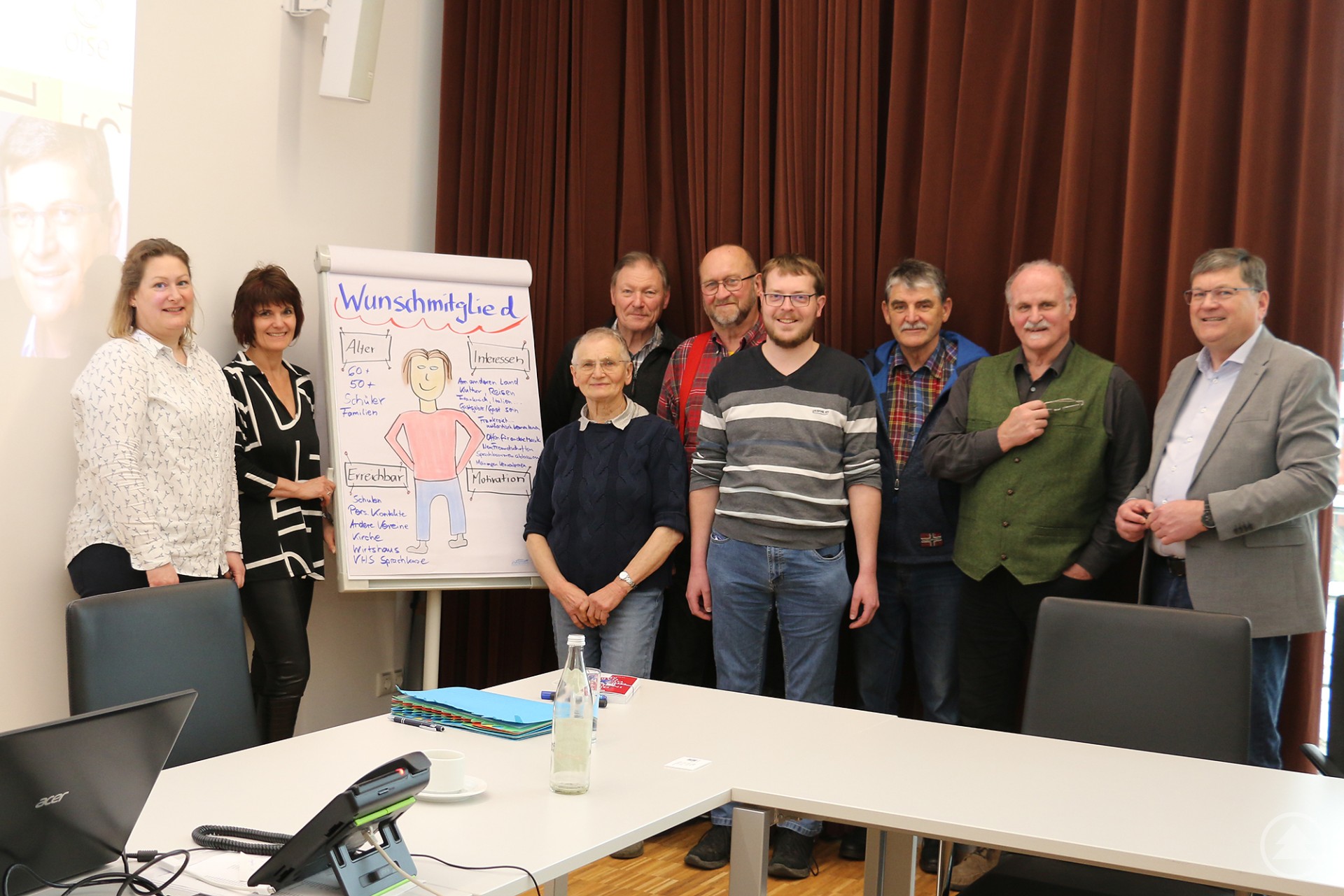 Die Mitglieder des Arbeitskreises der Schul- und Kommunalpartnerschaften mit Referent Karl Bosch (re.) und AKSK-Sprecher Rolf Lefeber (2. v.r.)