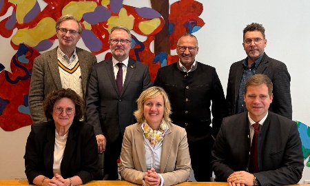 Starke Ideen f&uuml;r starke Regionen: HeimatUnternehmen im Landtag vorgestellt