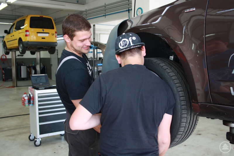 Das erste Mal Reifenwechseln bei AVP Autoland in Zwiesel.