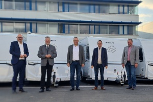 Wirtschaftsstaatssekretär Roland Weigert und MdL Manfred Eibl zum Austausch bei der Knaus Tabbert in Jandelsbrunn